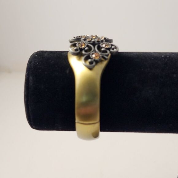 Brass colored hinged bracelet - Picture 3 of 3